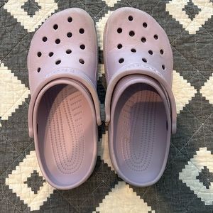 Crocs size 9. Daughter wore a couple of times, decided she didn’t like lavender.